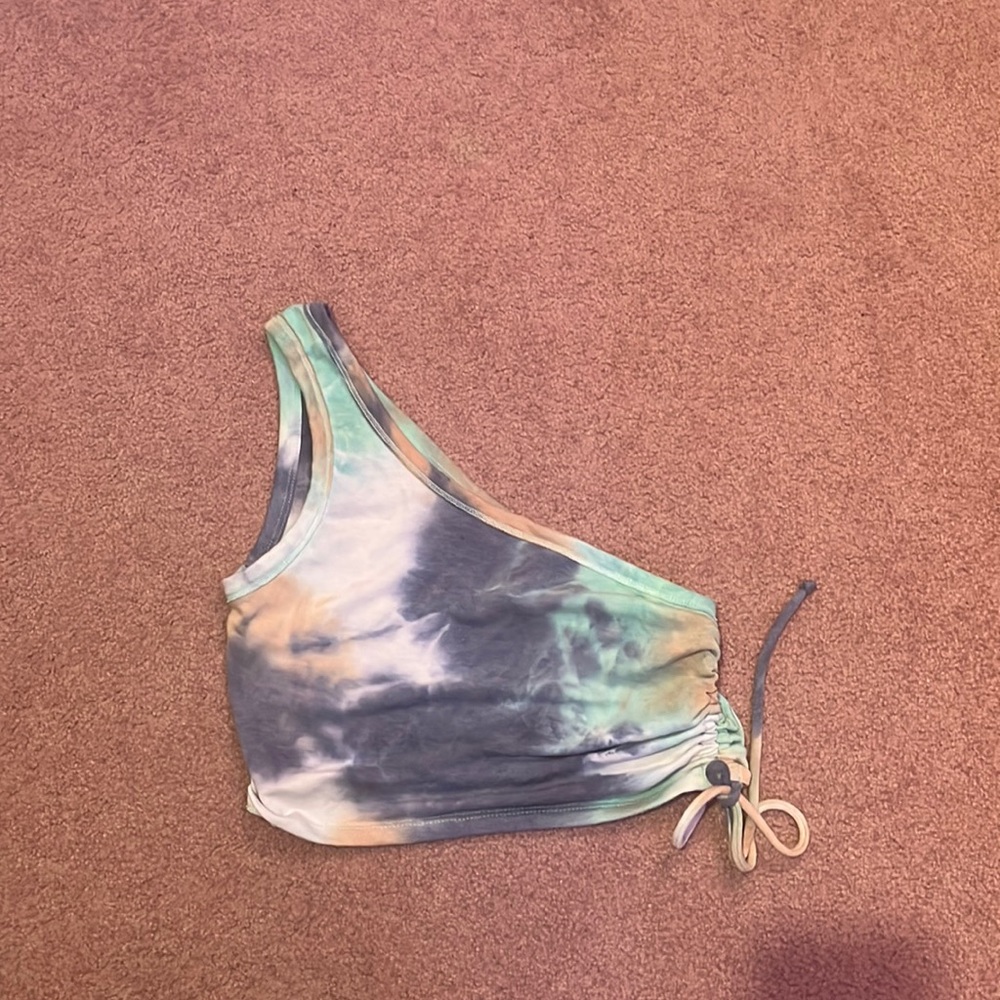 One shoulder crop top